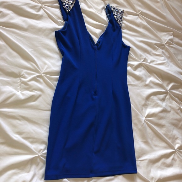 Short dress - Picture 5 of 7